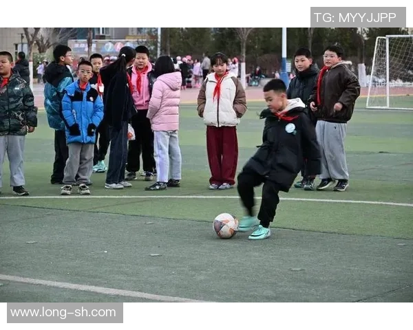 小学生快乐足球游戏大集合让孩子们在运动中享受乐趣与友谊