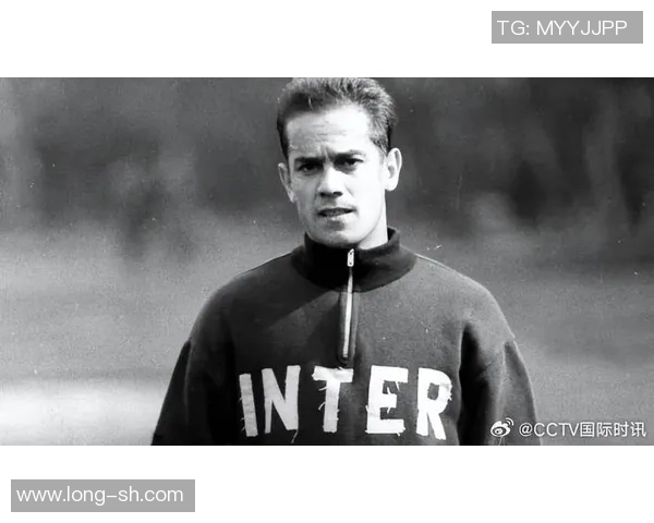某足球名宿的辉煌岁月与传奇故事揭秘足球界的永恒传奇